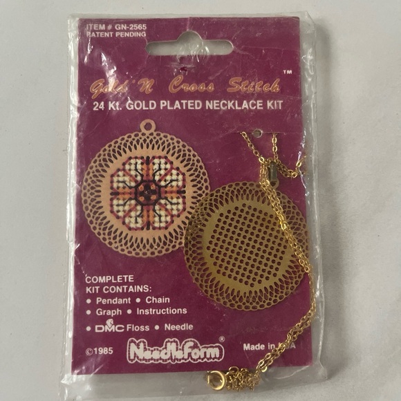 Vintage NeedleForm cross stitch 24kt gold plated necklace Circle 1985 Gn-2565 - Picture 1 of 2